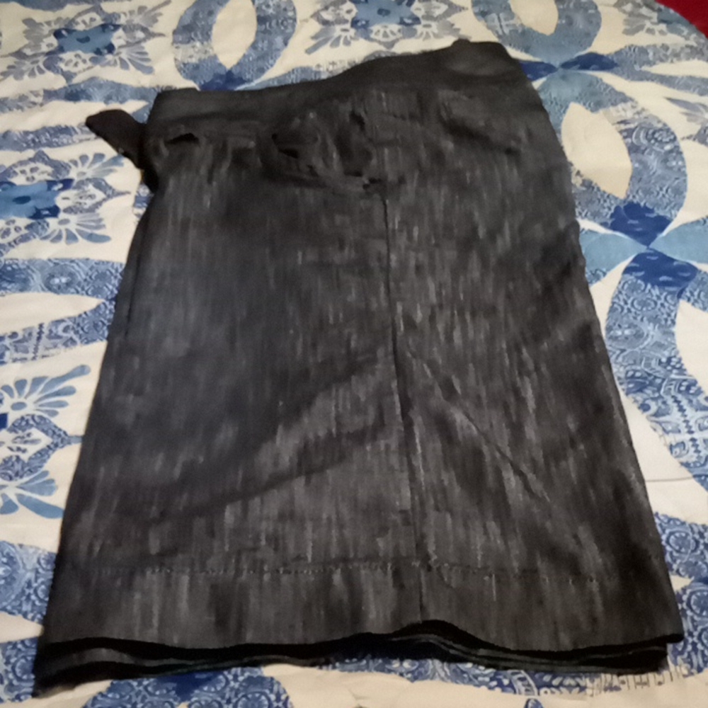 Blue jeans shorts knee length with zipper in cross button in front